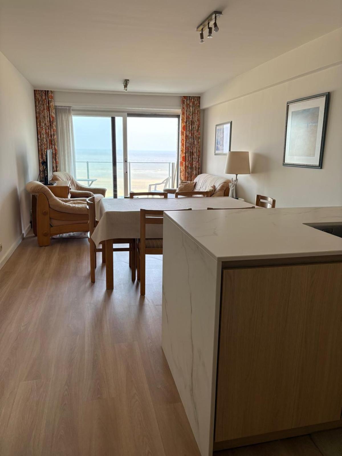 Seagull, Ruim En Volledig Vernieuwd Appartement Met Zeezicht In Westende Middelkerke Zewnętrze zdjęcie